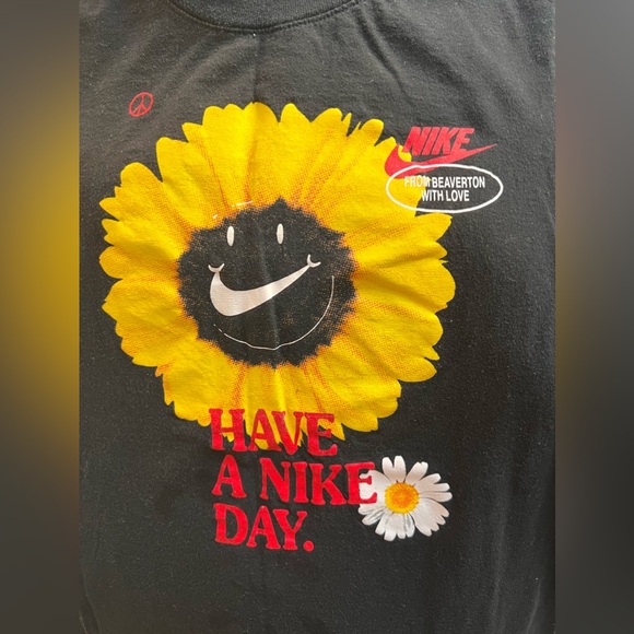 Youth Nike tee - Picture 2 of 6